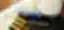 Flugbuch, Navigationskarte und Kompass auf einem Tisch